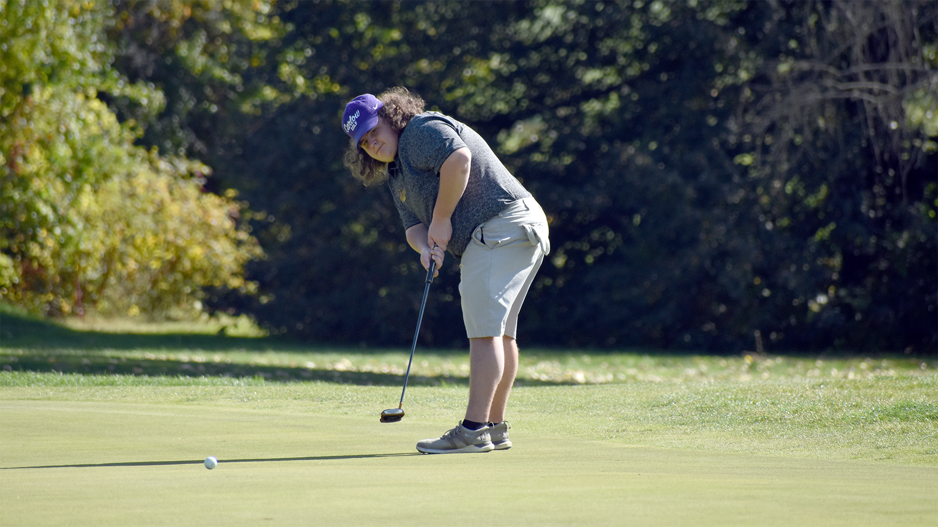 Ryley Stephenson putting at the 2022 USCAA Championship. Archived photo courtesy of the USCAA.