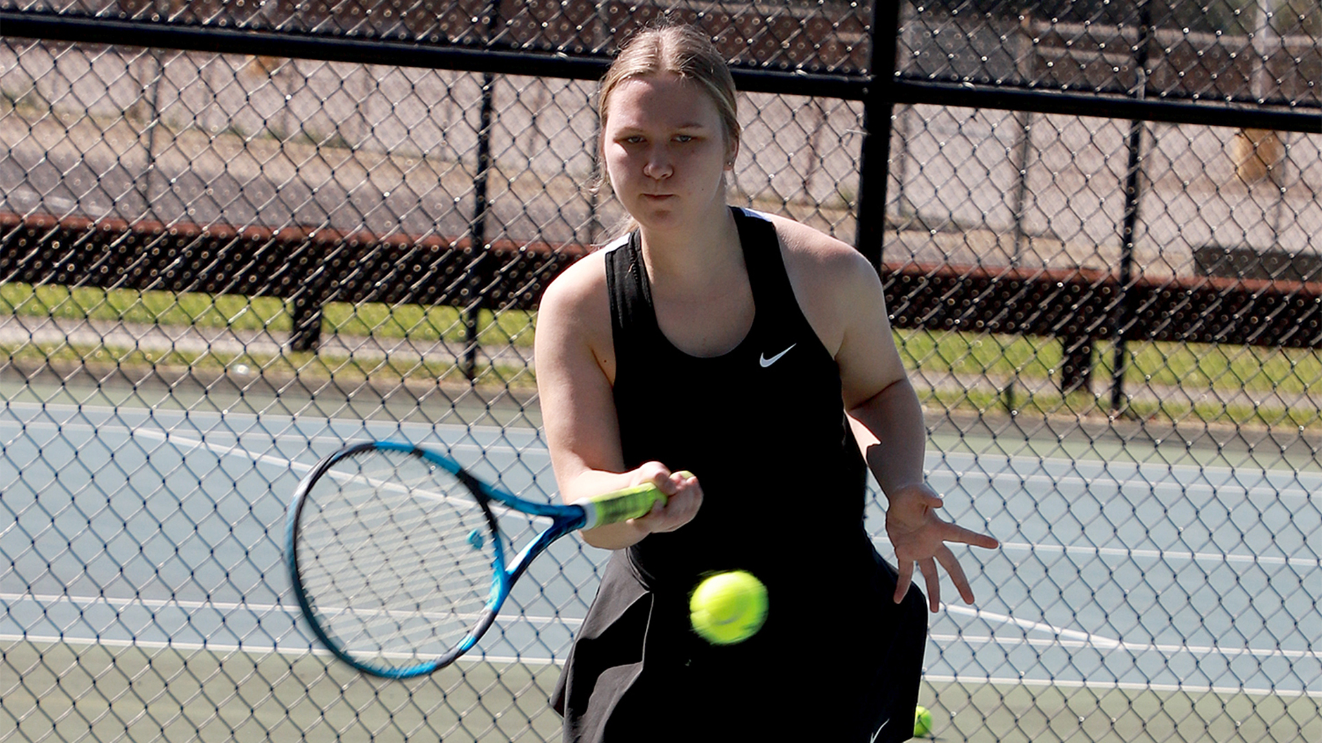 Josie Kobak won her singles match, 6-1 and 6-1. Photo by Robert Cifone.
